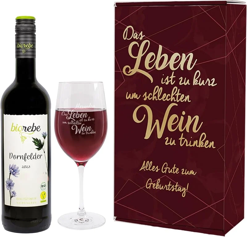 Besuche den Herz & Heim-Store Lieblingswein Geschenkset mit graviertem Leonardo Weinglas in einer grandiosen Geschenkverpackung (Rot) — Wein und Festtafel