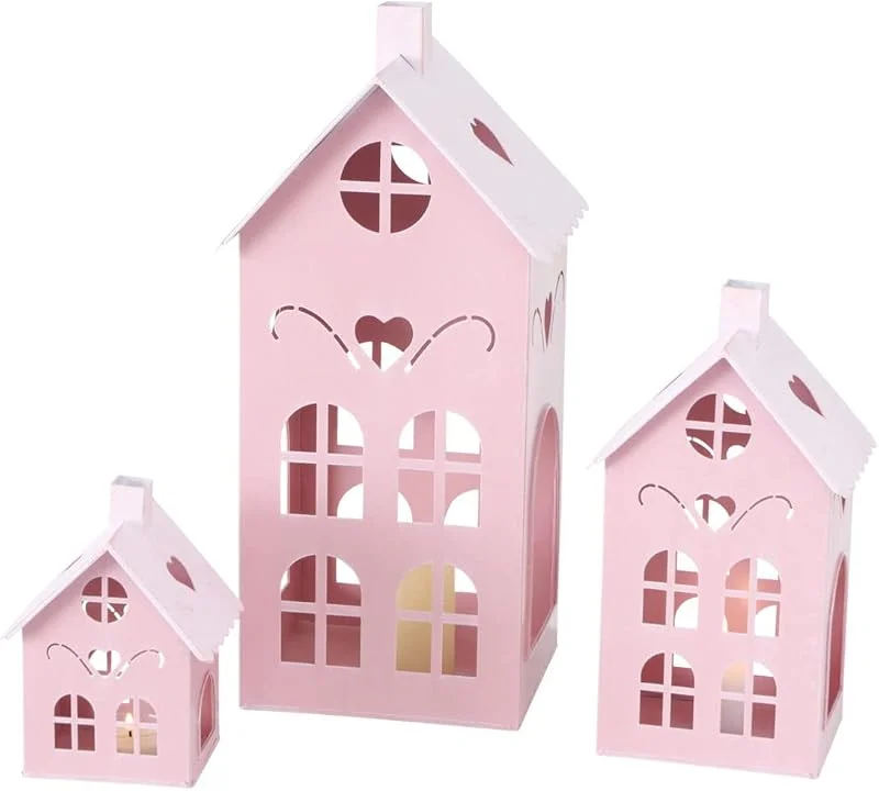 Besuche den Spetebo-Store Spetebo Metall Laterne Häuser im 3er Set in rosa mit Herz - 40, 26, 17 cm - Deko Windlicht Haus - Kerzenhalter pink für Innen und Außen — Advent und Tisch