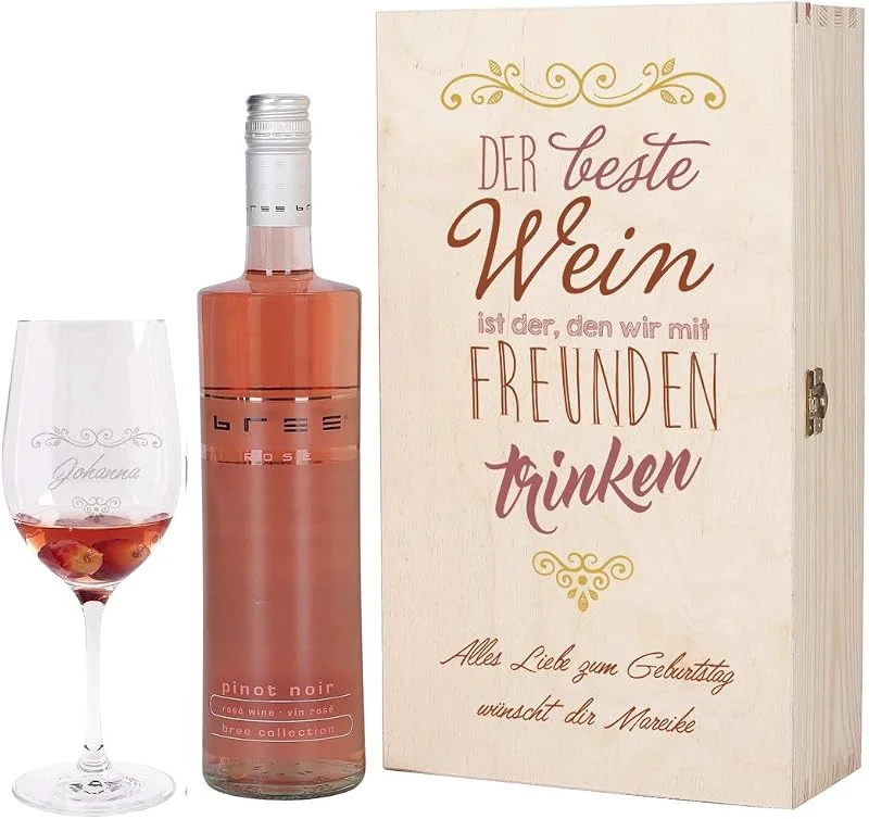 Besuche den Herz & Heim-Store Herz & Heim® Wein Geschenkset mit graviertem Weinglas, Bree Wein zur Auswahl in Geschenkbox für Beste Freunde Rosé — Wein und Festtafel