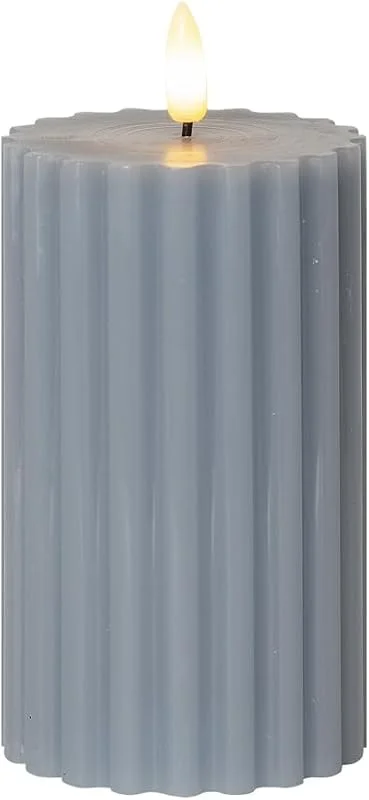 Besuche den Star Trading-Store Star Trading LED Echtwachskerze Blau-Grau, Timer, flackernde Flamme, 7, 5x15 cm — Kerzenlicht Abendessen