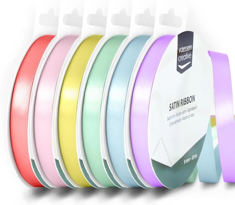 Besuche den Vaessen Creative-Store Vaessen Creative Satinband 9 mm x 10 m - Doppelseitiger Schleifenbänder und Dekoband zum Basteln - Geschenkband und Stoffbänder für Deko und Schateln - Pastell Farben Bunt - 6 Stück — Geschenkverpackung