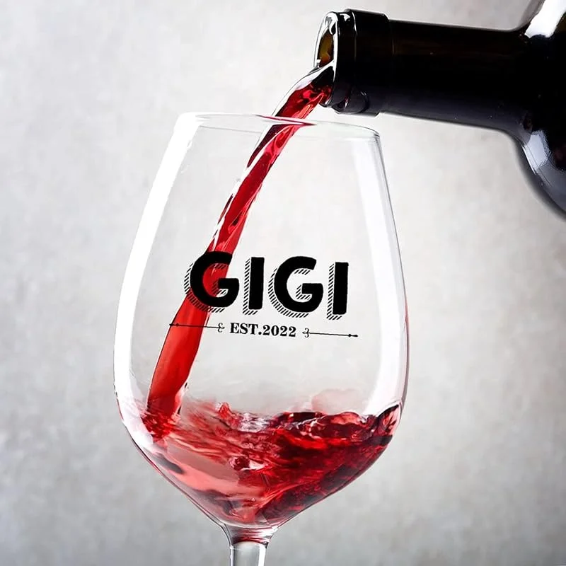 Marke: Rimego Weinglas mit Stiel, Promoted to Gigi, 2er-Set, für Paare, Jahrestag, Hochzeit, Geschenk, personalisierte Weingeschenke für Frauen und Männer, 325 ml Gläser — Wein und Festtafel