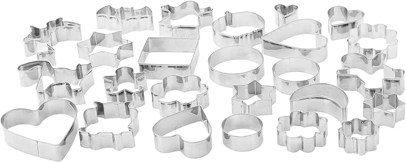 Besuche den Amazon Basics-Store Amazon Basics Ausstechformen für Kekse, Verschiedene Formen, 4 cm to 9 cm, Set mit 25 Stück, Silber — Weihnachtskueche