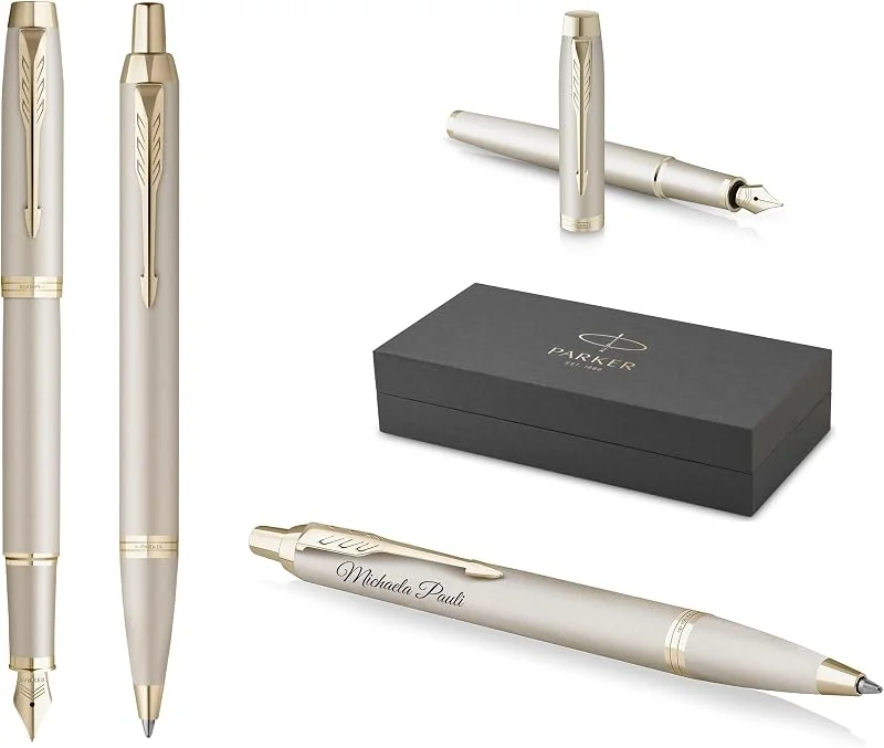 PARKER Schreibset IM Professionals Monochrome Kugelschreiber und Füllfederhalter mit Gravur, Premium Stift, Geschenkbox, blaue Pantrone, personalisiert, Geburtstag (Champagne) — Geschenkverpackung