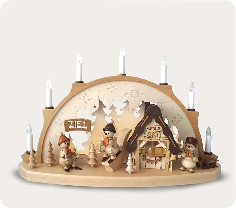 Besuche den Rudolphs Schatzkiste-Store Rudolphs Schatzkiste Schwibbogen Schneemänner beim Apres Ski mit elektrischer Beleuchtung BxHxT 53x33x14cm NEU Lichterbogen Fensterbogen Spitzbogen Erzgebirge Weihnachten Bergbau Bergmann Licht Holz — Weihnachtsdeko