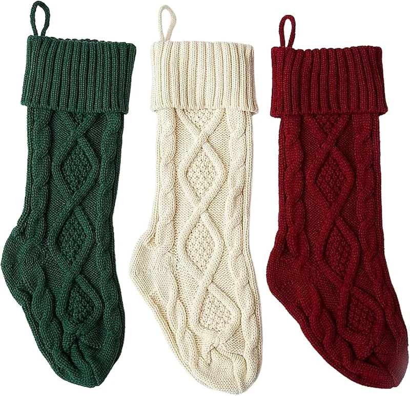 Marke: Kreeqe Festliches Set aus großen Weihnachtsstrümpfen und Geschenktüten in verschiedenen Farben – ideal als Dekoration oder Strumpffüller — Weihnachtsdeko