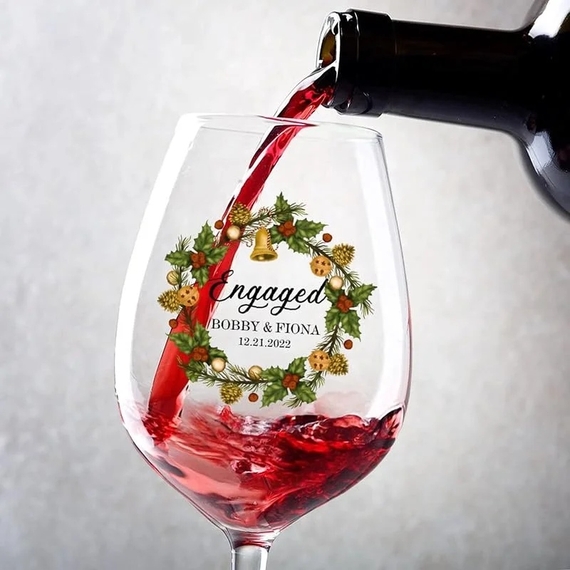 Marke: Rimego Weinglas "Our First Christmas Tree Ornament", individuelle Weingläser, personalisierbar, 2er-Set, tolles Weingeschenk für Hochzeitstag, Weihnachten, Geburtstag, 325 ml — Wein und Festtafel