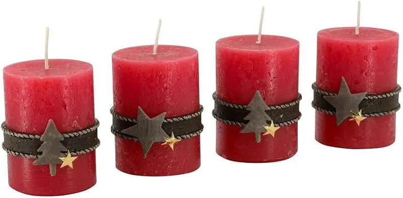 Besuche den Klocke Kerzen-Store Adventskerzen mit Motiven – 4er Set - Rustikale Oberfläche - Kerzen, Stumpenkerzen für Weihnachtskranz, Adventskranz - Weihnachten (Rubin, Höhe 8 cm, Ø 6 cm) — Advent und Tisch