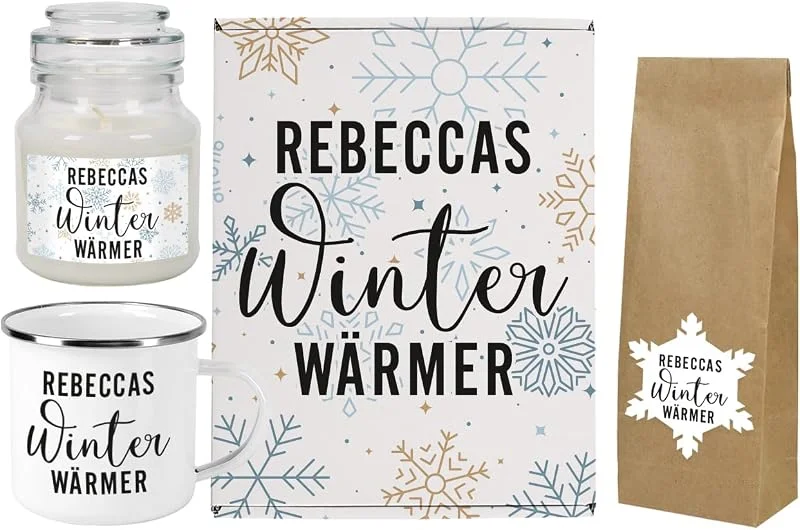 Besuche den Herz & Heim-Store Herz & Heim® Geschenkset "Winterwärmer" mit Wunschname, Früchtetee, Duftkerze, Emaille Tasse und Geschenkverpackung — Kerzenlicht Abendessen