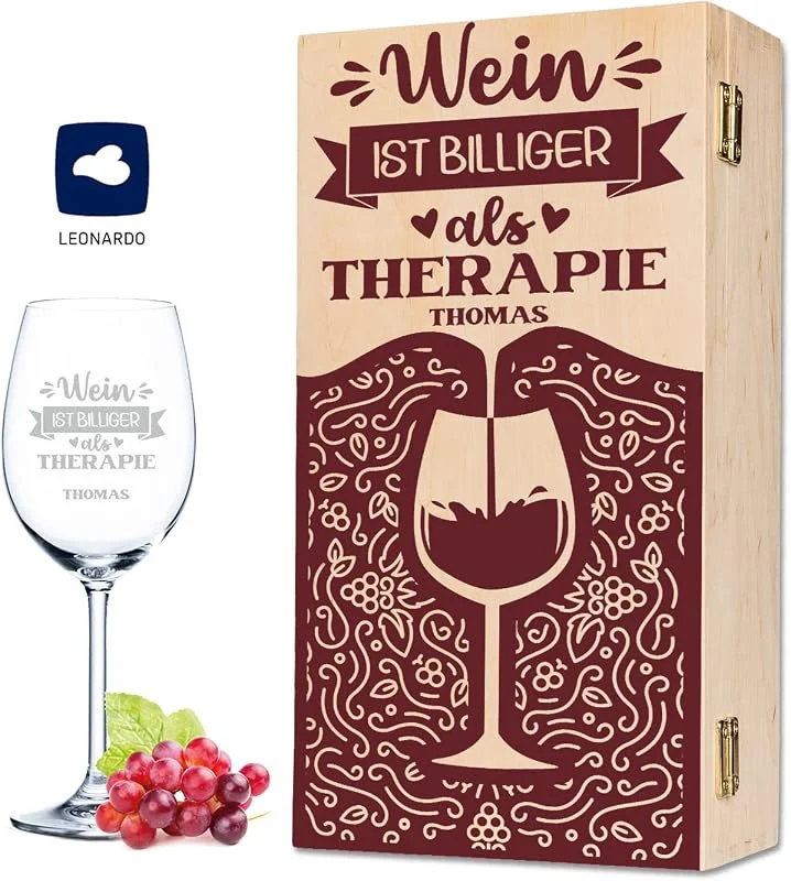 Besuche den GRAVURZEILE-Store GRAVURZEILE Weinglas - Wein ist billiger als Therapie Design - graviert mit Wunschnamen - inkl. bedruckter Holzkiste - Geschenk zum Geburtstag für Sie & Ihn - für echte Weingenießer — Wein und Festtafel