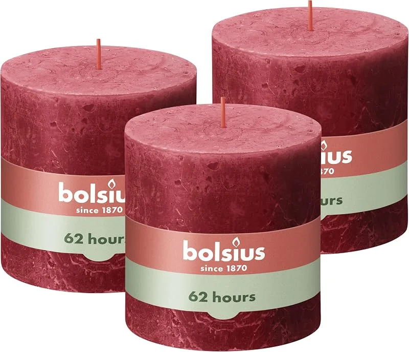 Besuche den bolsius-Store Bolsius Rustik Stumpenkerze XXL - Rot - 3 Stück - 10 x 10 cm - Dekorative Haushaltkerzen - Brenndauer 62 Stunden - Unparfümierte - Enthält Natürliches Pflanzenwachs - Ohne Palmöl — Advent und Tisch
