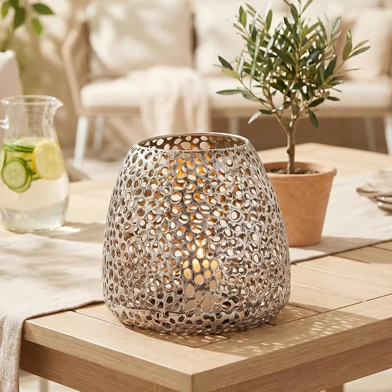 Besuche den GILDE-Store GILDE Windlicht Metall Chico – Tischdeko Farbe: Silber antikfinish matt – Deko Kerzenhalter für Teelichte oder kleine Stumpenkerzen Höhe 20 cm — Advent und Tisch