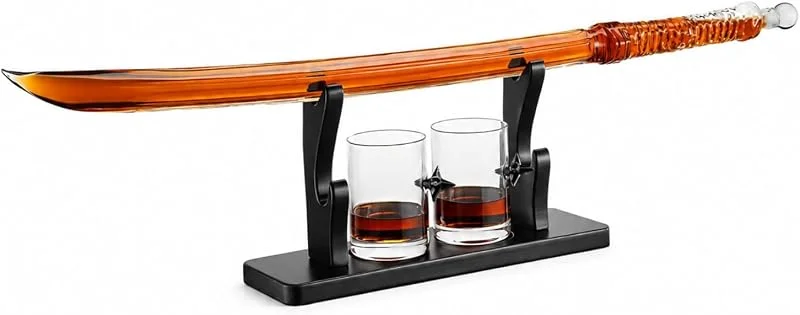 Besuche den The Wine Savant-Store Samurai Sword Großer Whiskey- und Weindekanter, 383 ml, Likör mit 2 Ninja-Stern-Gläsern, 284 ml, Scotch, Bourbon, Barzubehör, Geschenke für japanisches Katana, Kendo, Iaido, Kenjutsu, Sake — Wein und Festtafel